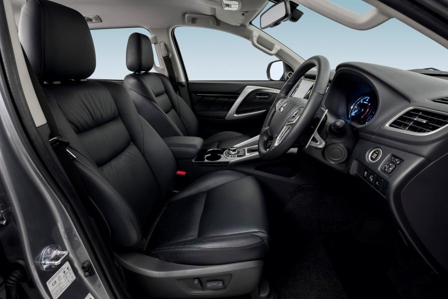 Интерьер Mitsubishi Pajero Sport Exceed 2015 года  (AU) (фото 4 из 40)